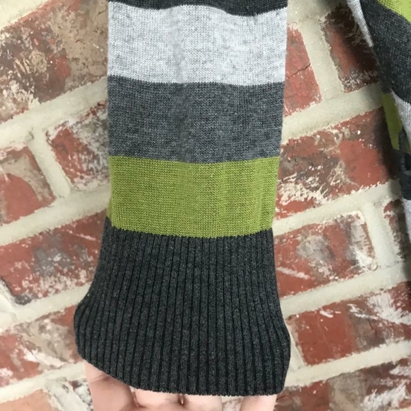 Scoop neckline sweater - Picture 2 of 3